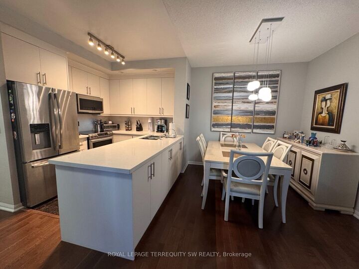 Property Photo:  21 Grand Magazine Street 809  ON M5V 1B5 