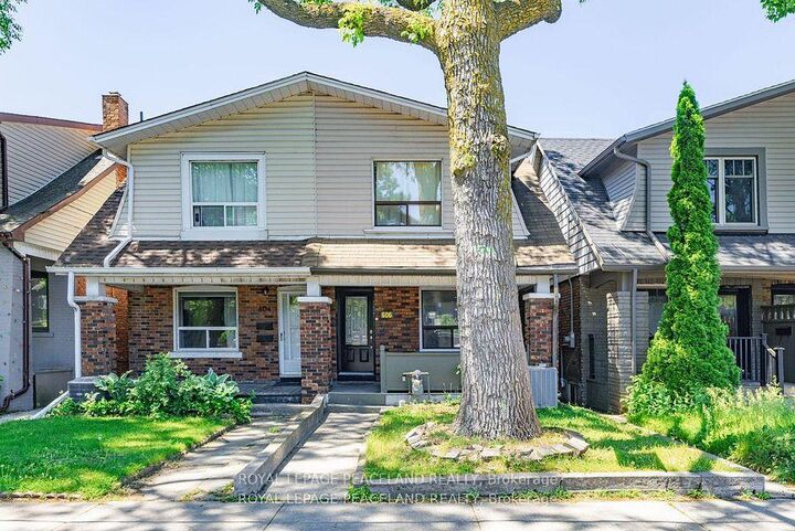 Property Photo:  606 Coxwell Avenue  ON M4C 3B6 