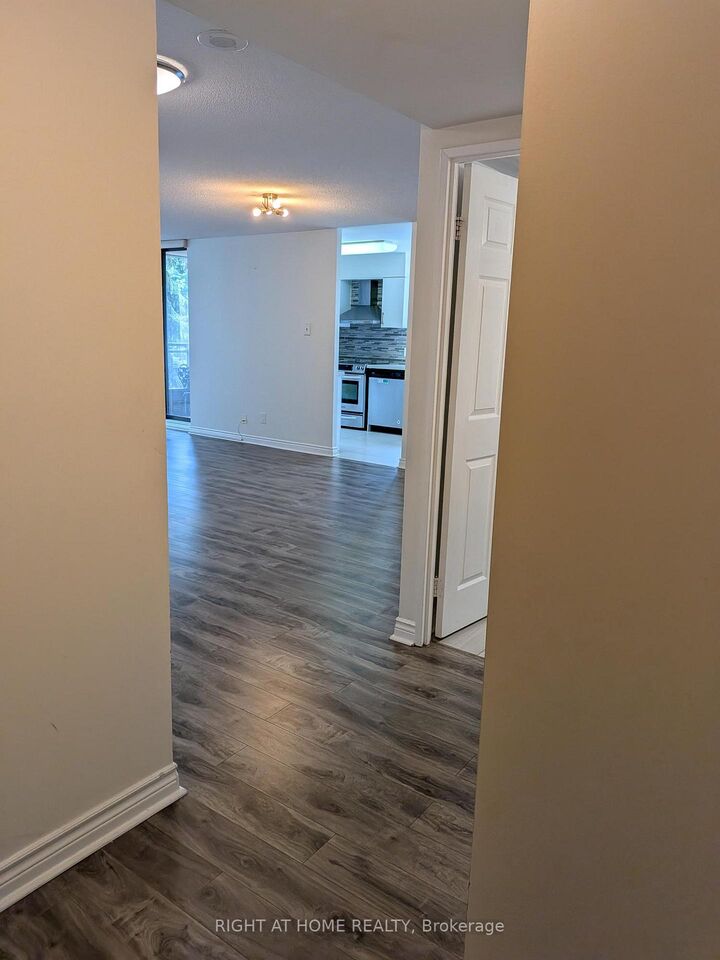 Property Photo:  260 Doris Avenue 305  ON M2N 6X9 
