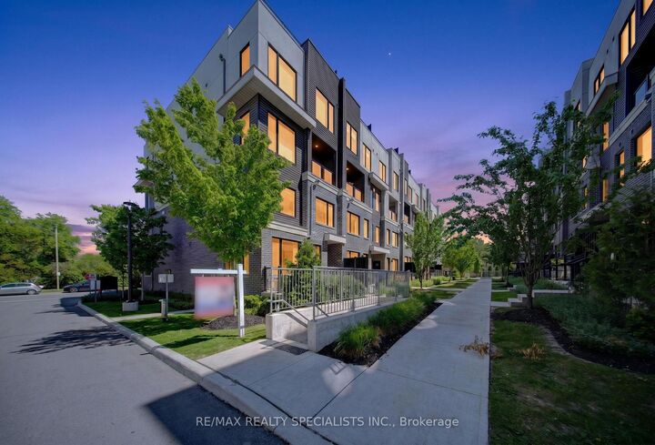 Property Photo: 3472 Widdicombe Way 28 ON L5L 0B8