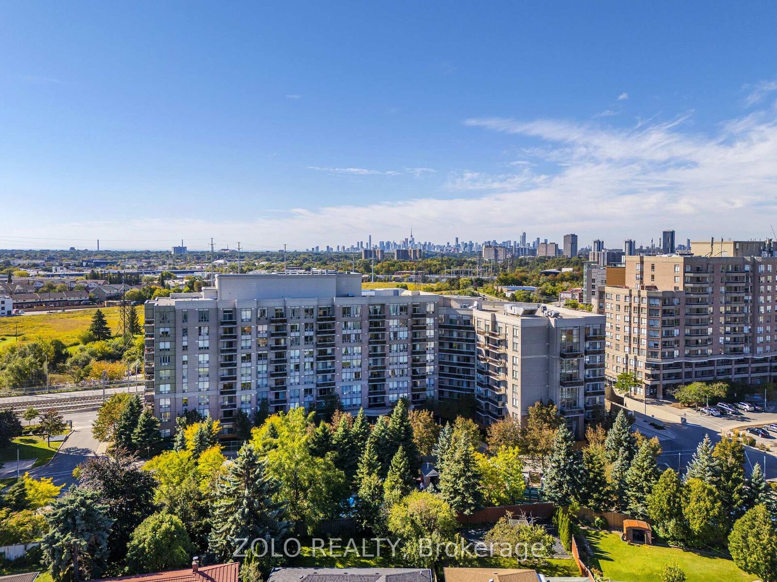 Property Photo:  1720 Eglinton Avenue E 107  ON L4W 5R2 