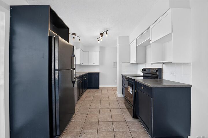 Property Photo:  650 Hunter St  BC V9S 1R1 