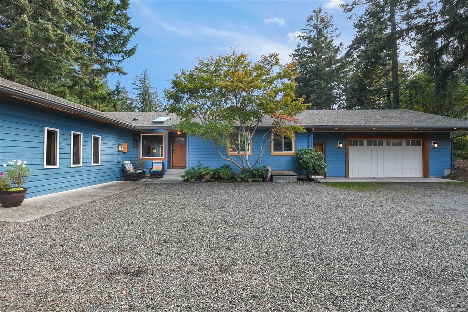 Property Photo:  606 Colby Rd  BC V9M 4H8 