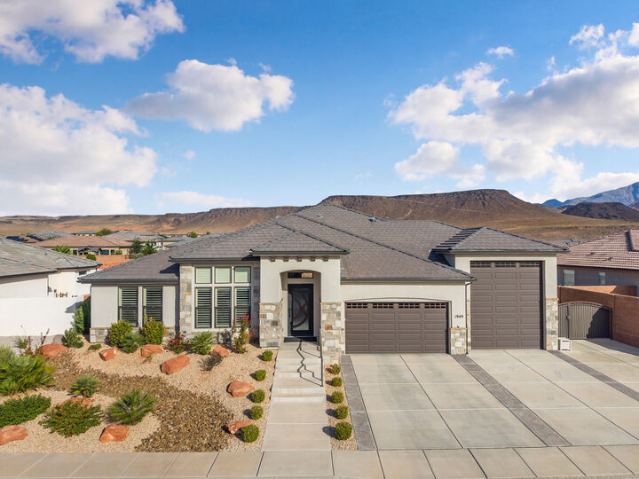 Property Photo: 1949 N Mountain View Dr UT 84780