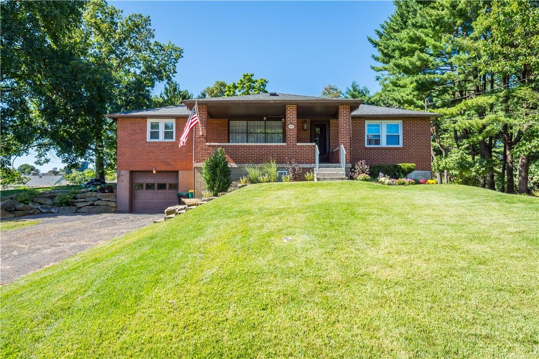 Property Photo: 109 Valleyview Drive PA 15215
