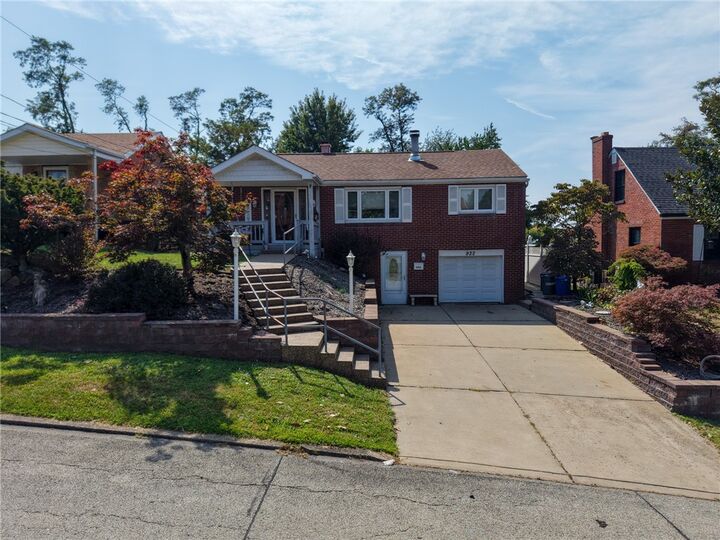 Property Photo:  922 Lindberg Ave  PA 15120 
