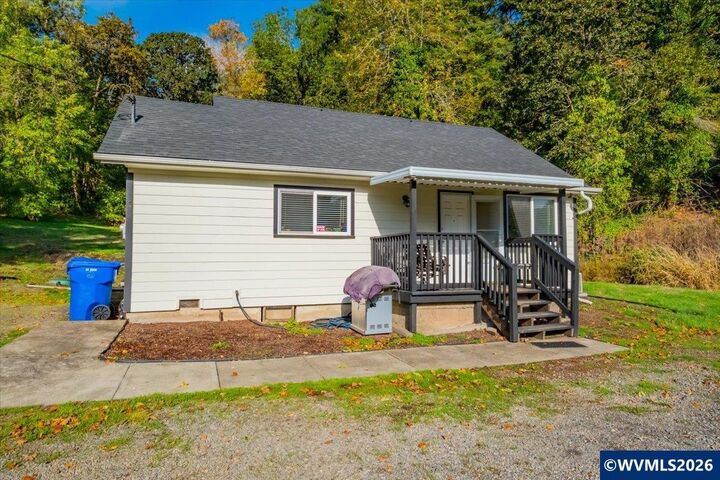 Property Photo: 10175 Sunnyside Rd SE OR 97352