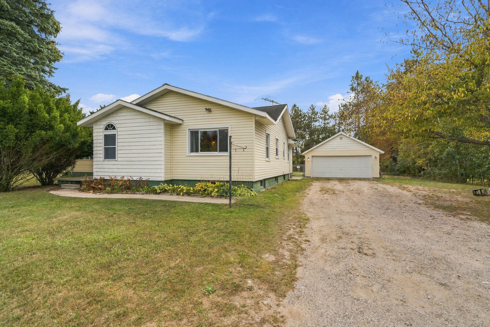 Property Photo: 2826 Vanyea Road MI 49721