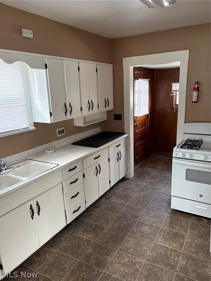 Property Photo:  1587 Homewood Avenue SE  OH 44484 