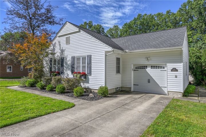 Property Photo:  154 Birdwood Road  OH 44313 