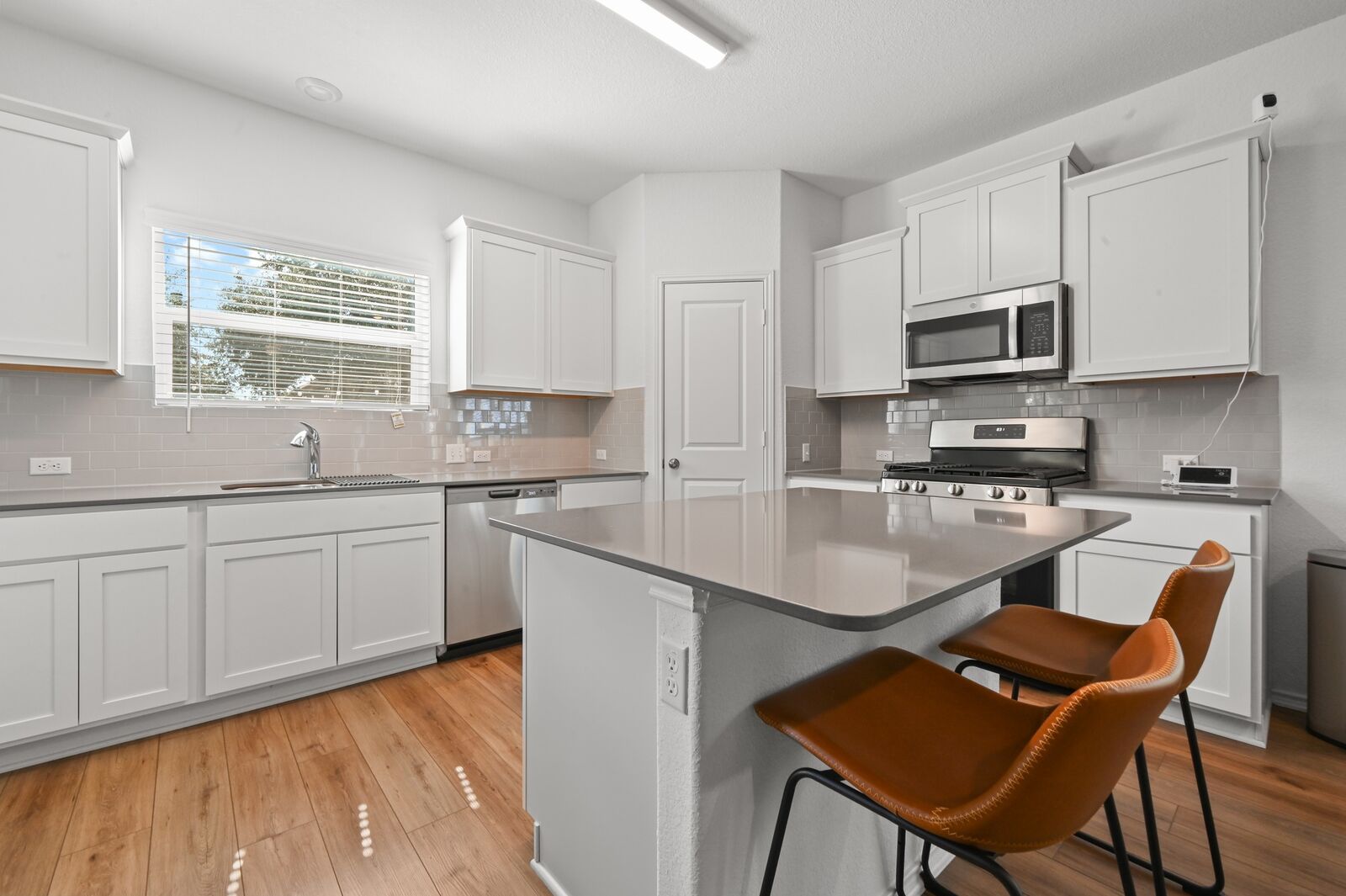 Property Photo: 7903 Prairie Rye Drive TX 78645