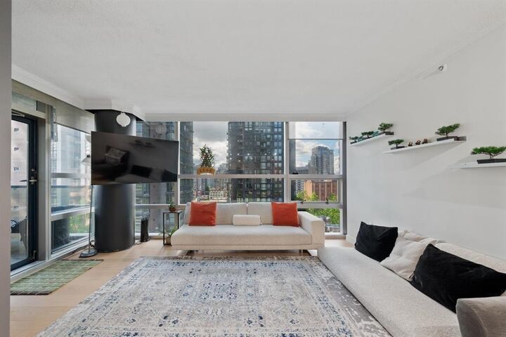 Property Photo:  1050 Burrard Street 70X  BC V6Z 2S3 