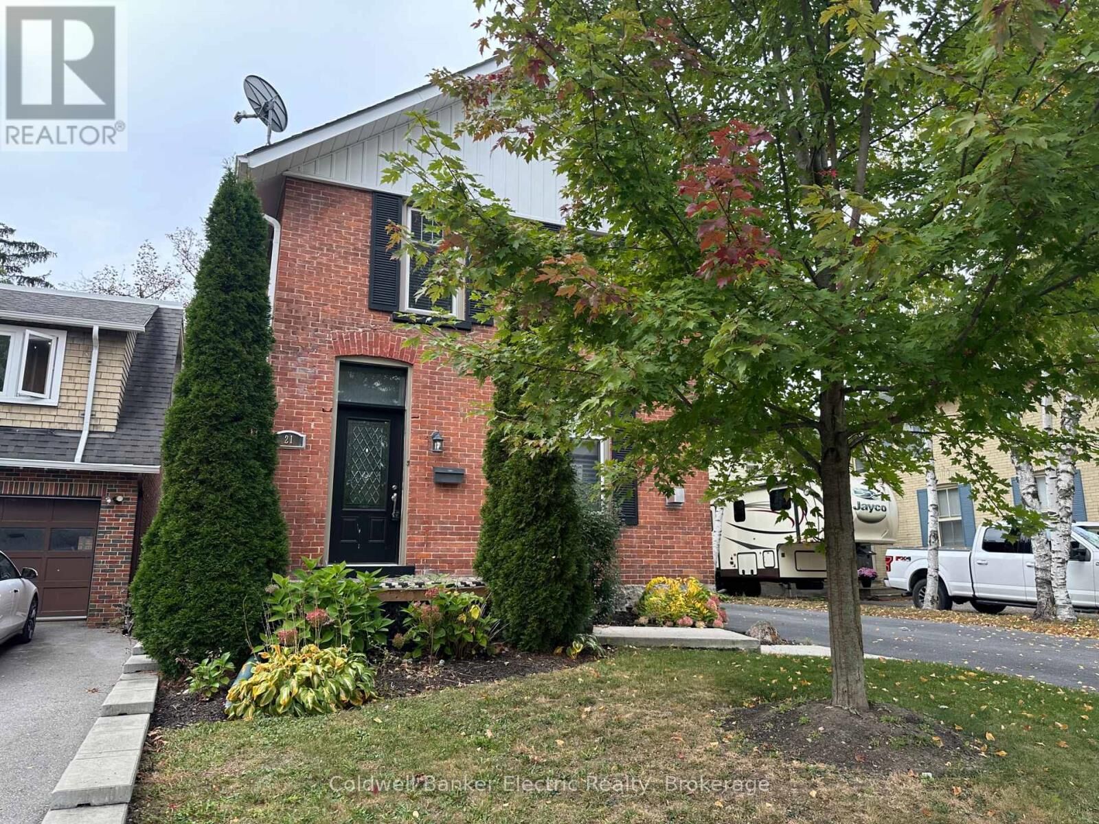 Property Photo:  21 Sussex Street North  ON K9V 4H3 