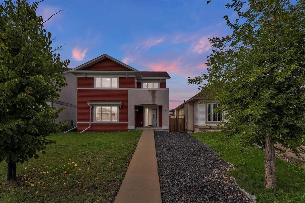 Property Photo: 307 Brookfield Crescent MB R3Y 1N3