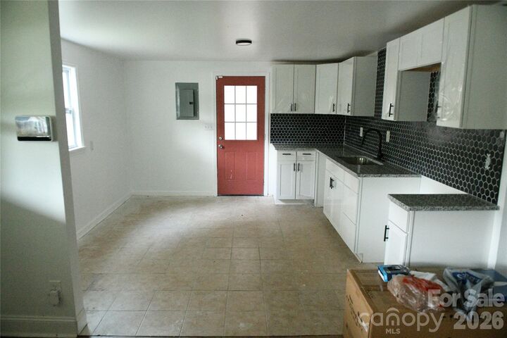 Property Photo:  1605 W 4th Avenue  NC 28052 