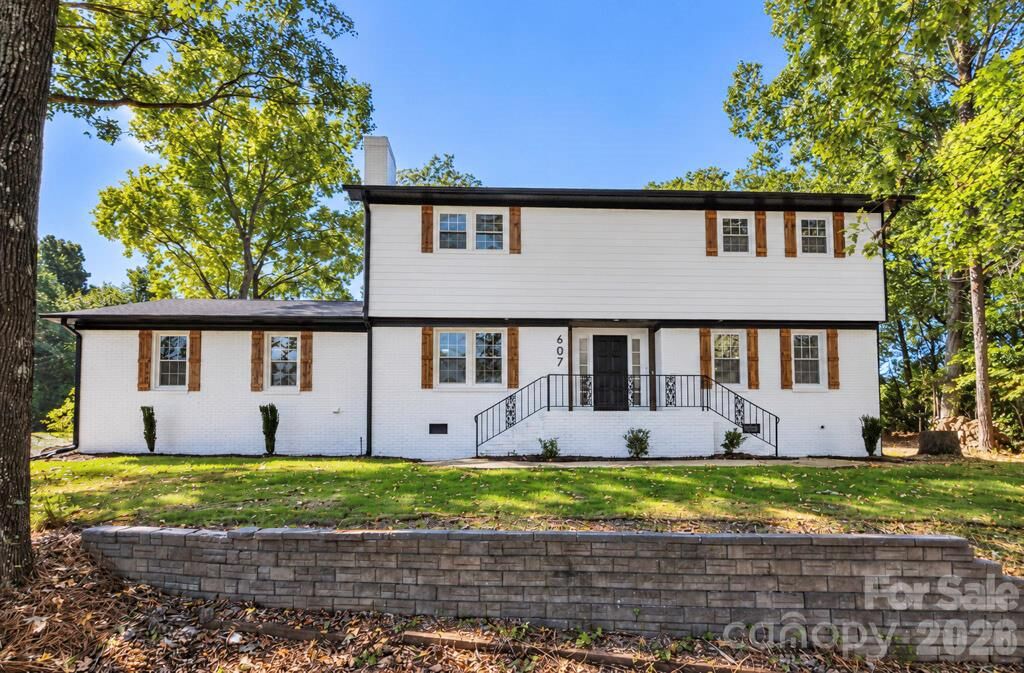 Property Photo: 607 Willow Lane NC 28075
