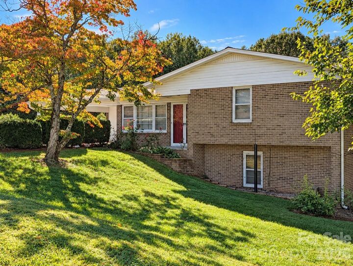 Property Photo:  106 Valley View Street  NC 28655 