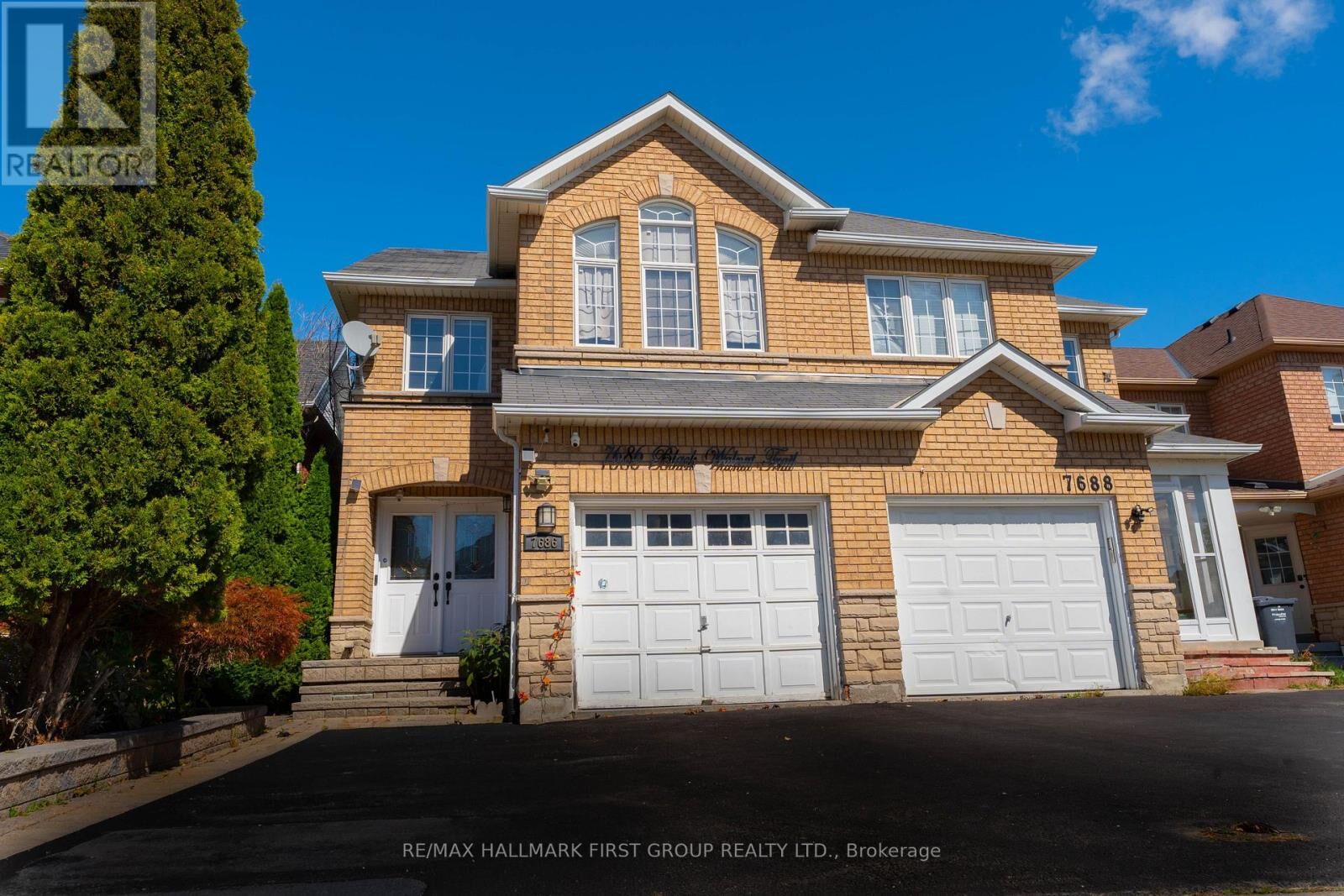 Property Photo:  7686 Black Walnut Trail  ON L5N 8A6 