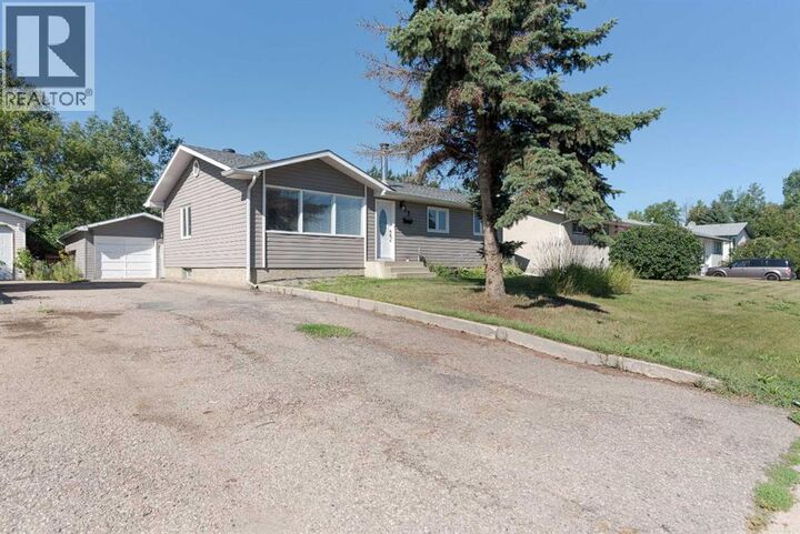 Property Photo:  32 Moberly Crescent  AB T9H 1G9 