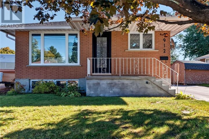 Property Photo:  912 Sunnybrae Avenue  ON P3A 2X4 