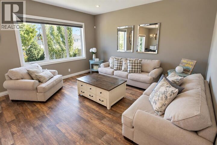 Property Photo:  7 Tory Close  AB T4P 0W4 