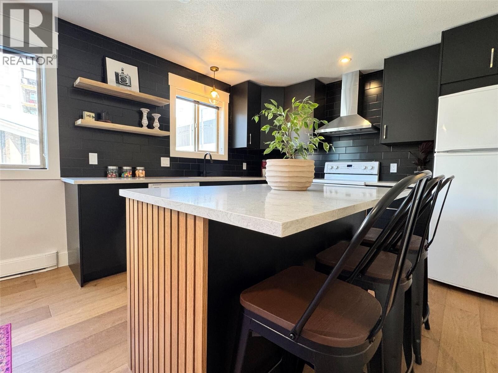 Property Photo:  430 4th Avenue 5  BC V2C 3P3 