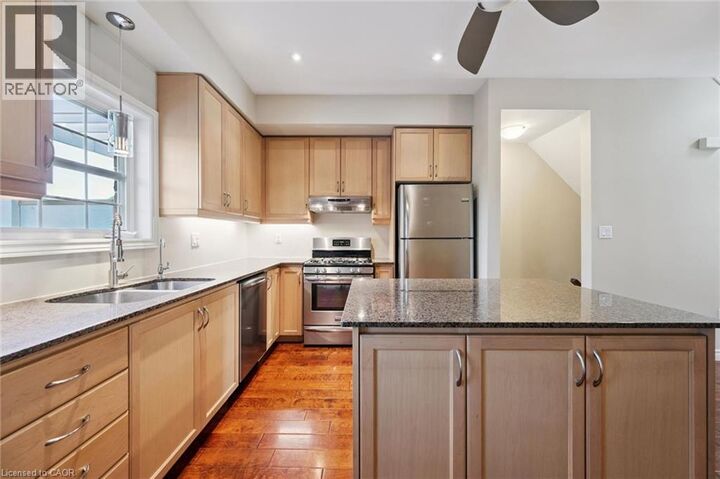 Property Photo: 4 Cheltenham Mews ON N2H 0B2