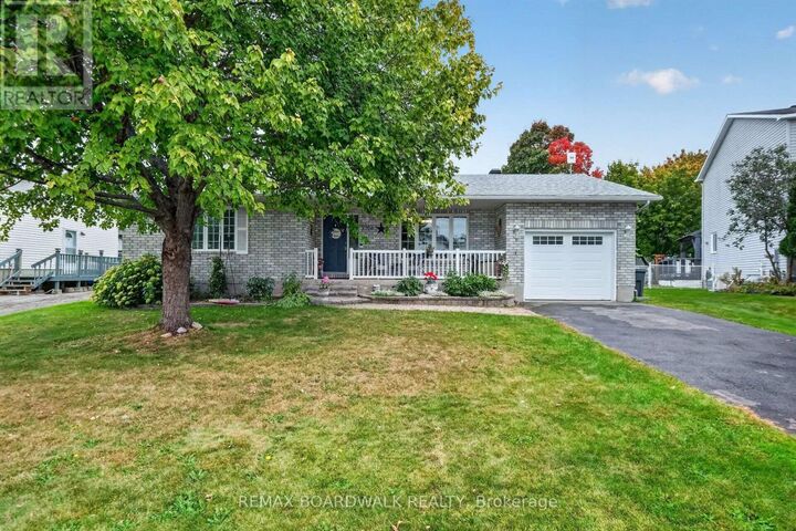 Property Photo: 2762 Julie Street ON K4K 1M2