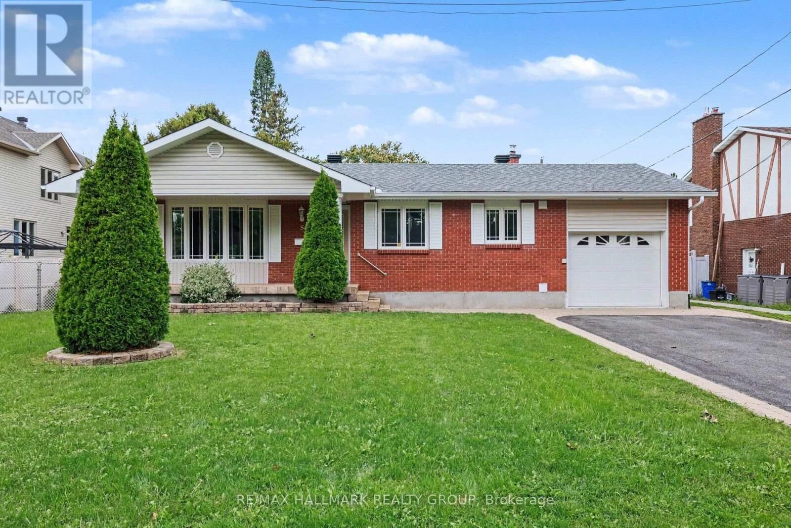 Property Photo:  5 Argue Drive  ON K2E 6R9 