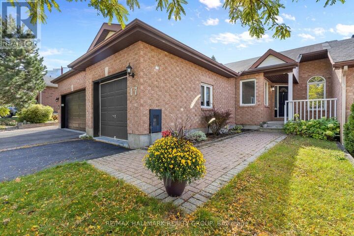 Property Photo: 17 Quinterra Court ON K1V 1K8
