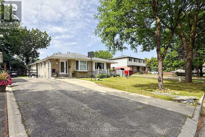Property Photo: 25 Graymar Road ON L6S 1Z7