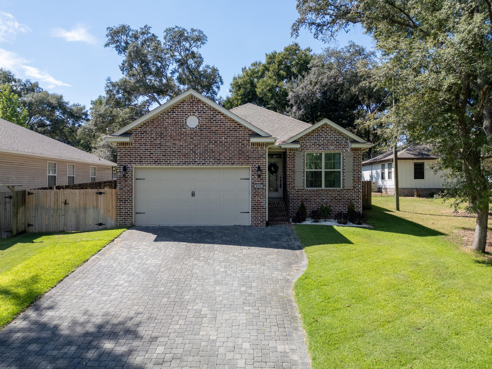 Property Photo:  621 Ivy Avenue  FL 32578 
