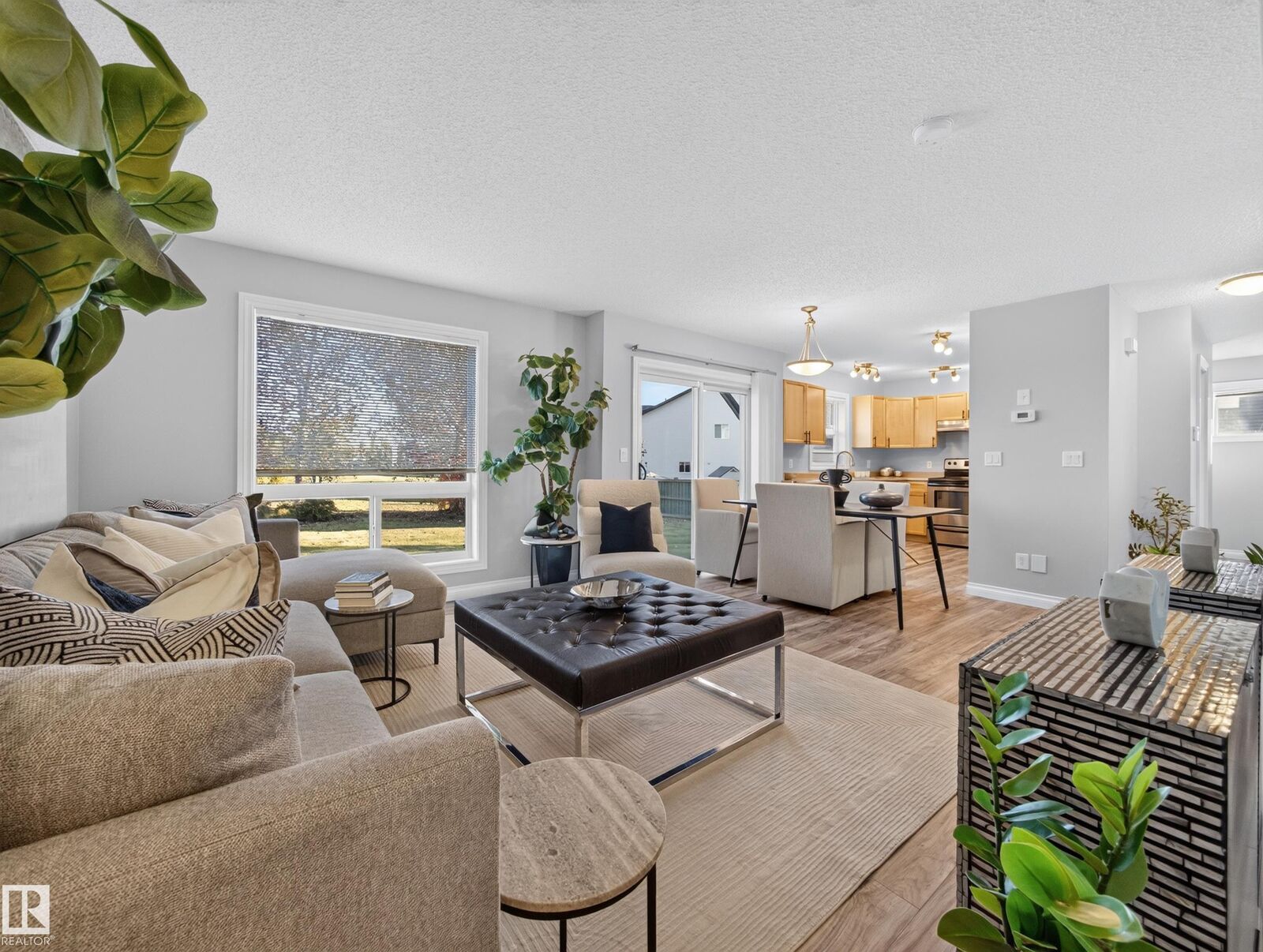 Property Photo:  12050 17 Avenue SW 44  AB T6L 1X4 