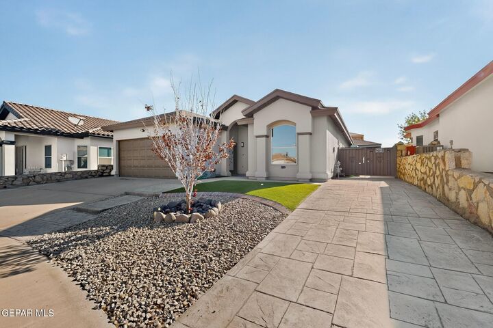 Property Photo:  192 Via Bella Place  TX 79928 