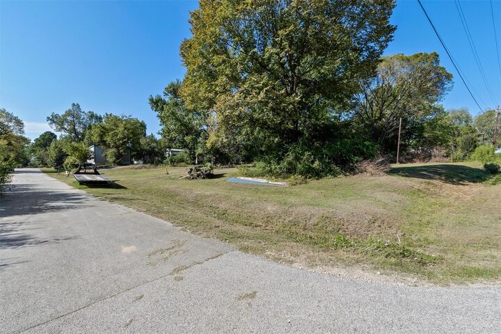 Property Photo:  214 E Beaumont Avenue  TX 77360 