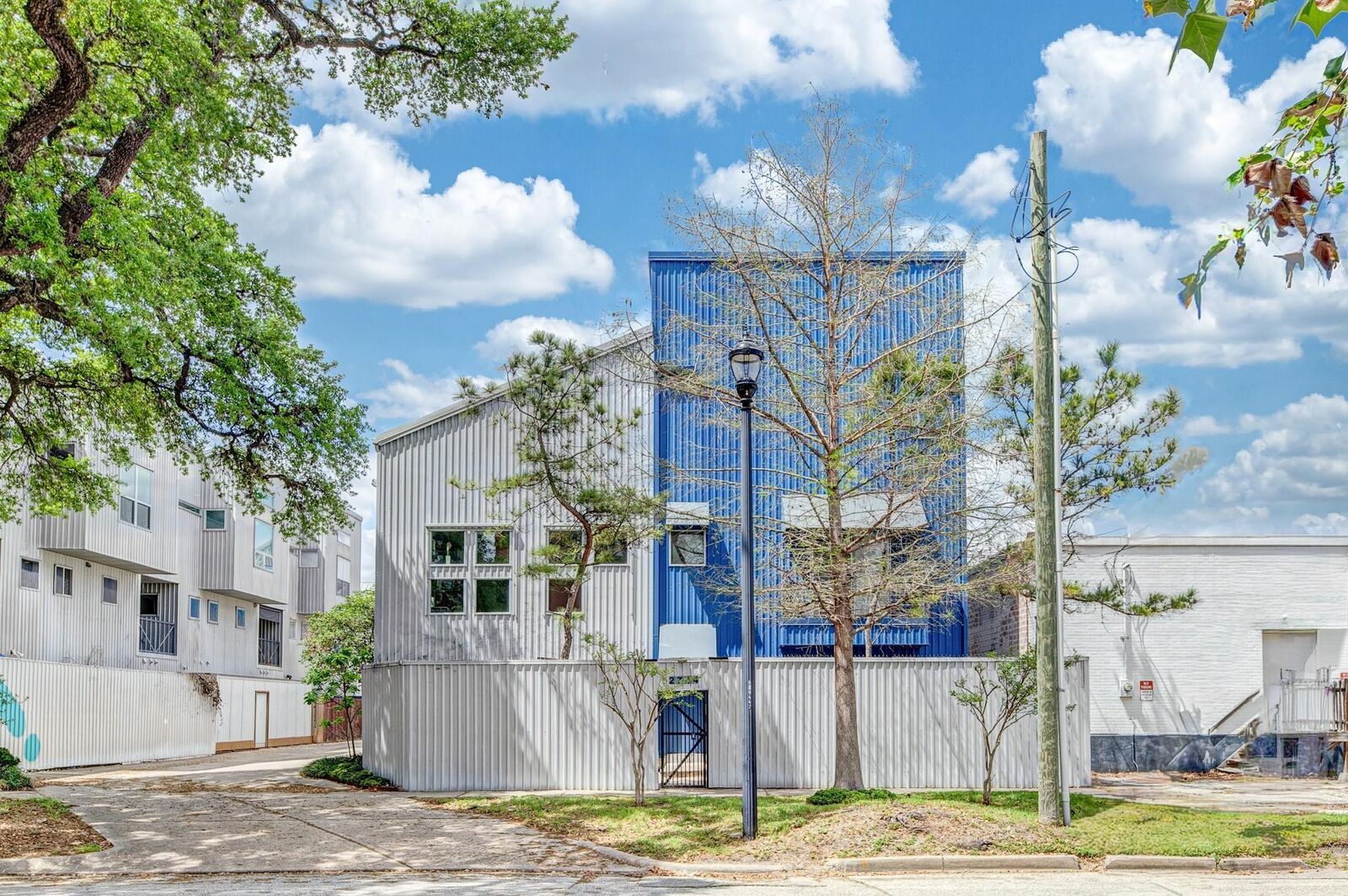 Property Photo: 2714 Chenevert Street TX 77004