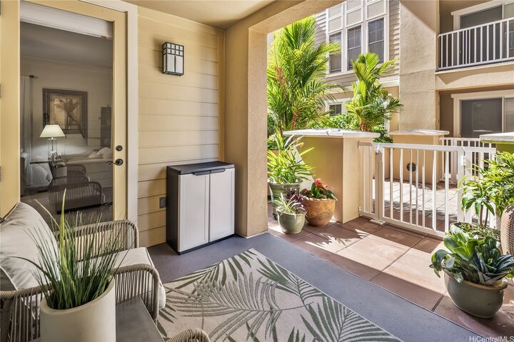Property Photo: 520 Lunalilo Home Road 6113 HI 96825