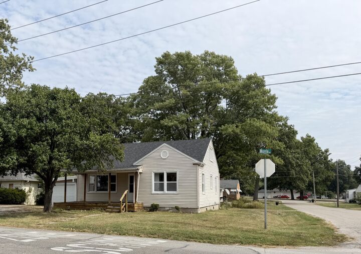 Property Photo: 1320 S Morris Street MO 65265