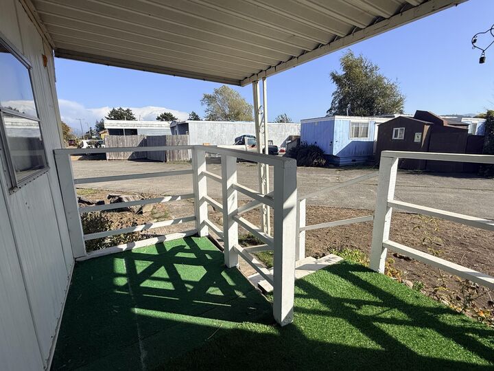 Property Photo:  