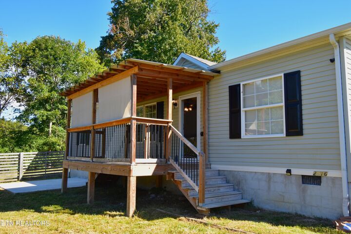 Property Photo:  2016 Neubert Rd  TN 37914 