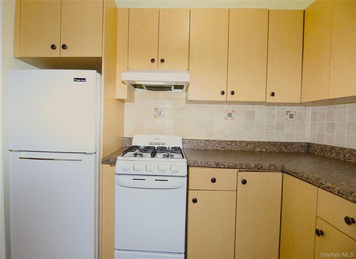 Property Photo:  330 S Broadway E1  NY 10591 