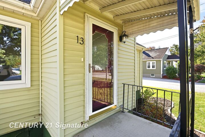 Property Photo: 13 S Lincoln Road MI 48708