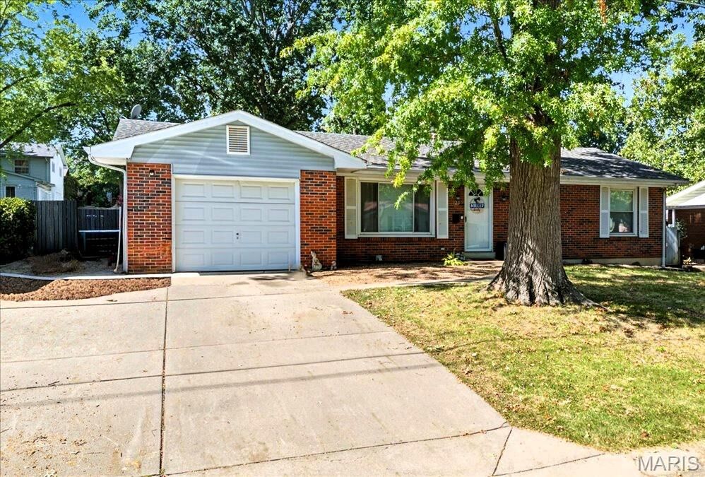 Property Photo:  129 Youngridge  MO 63084 