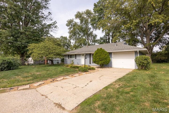 Property Photo:  1205 Salem Drive  IL 62221 