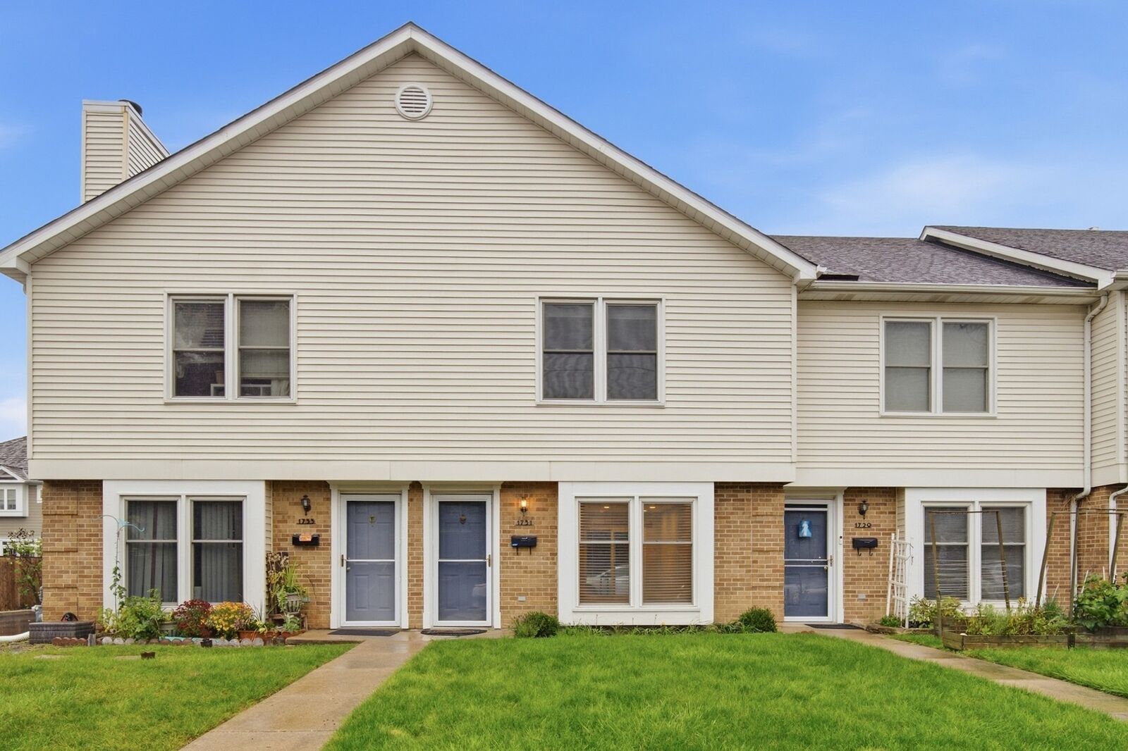 Property Photo: 1731 Pickwick Lane IL 60026