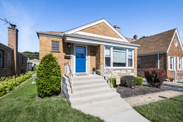 Property Photo:  2552 W 81st Place  IL 60652 