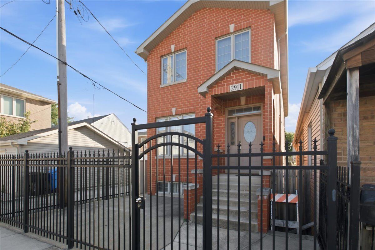 Property Photo: 2911 S Farrell Street IL 60608