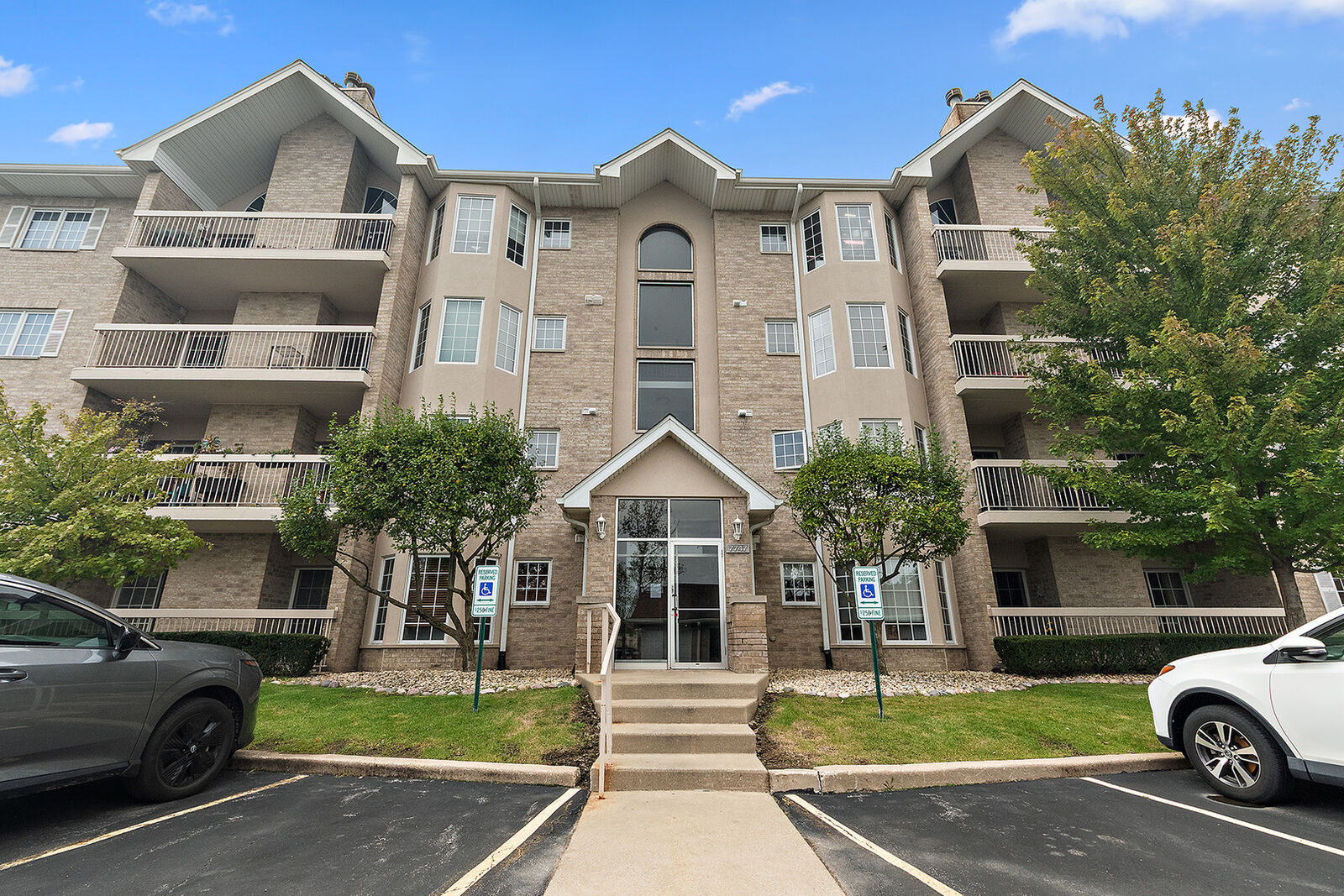 Property Photo: 7747 Bristol Park Drive 1se IL 60477