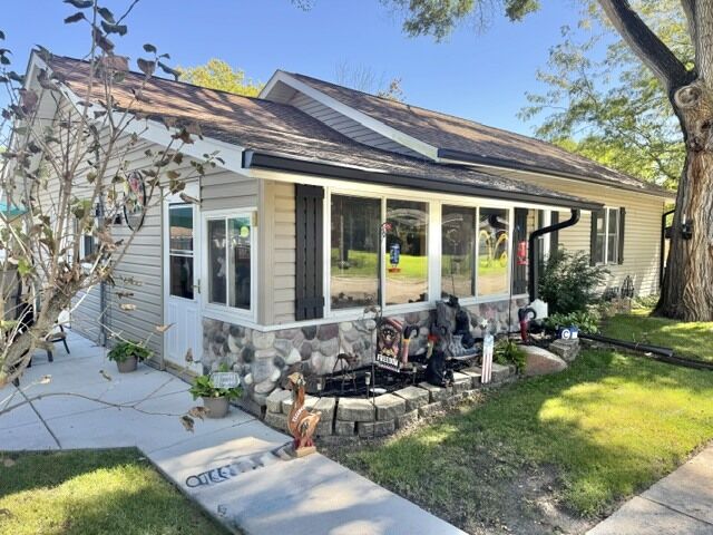 Property Photo: 404 E 2nd Street IL 61348