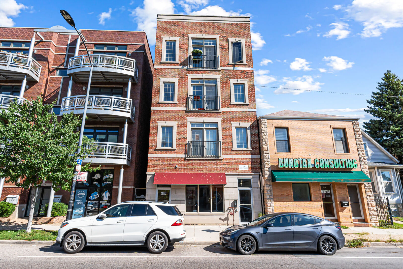Property Photo: 2248 W Foster Avenue 3 IL 60625